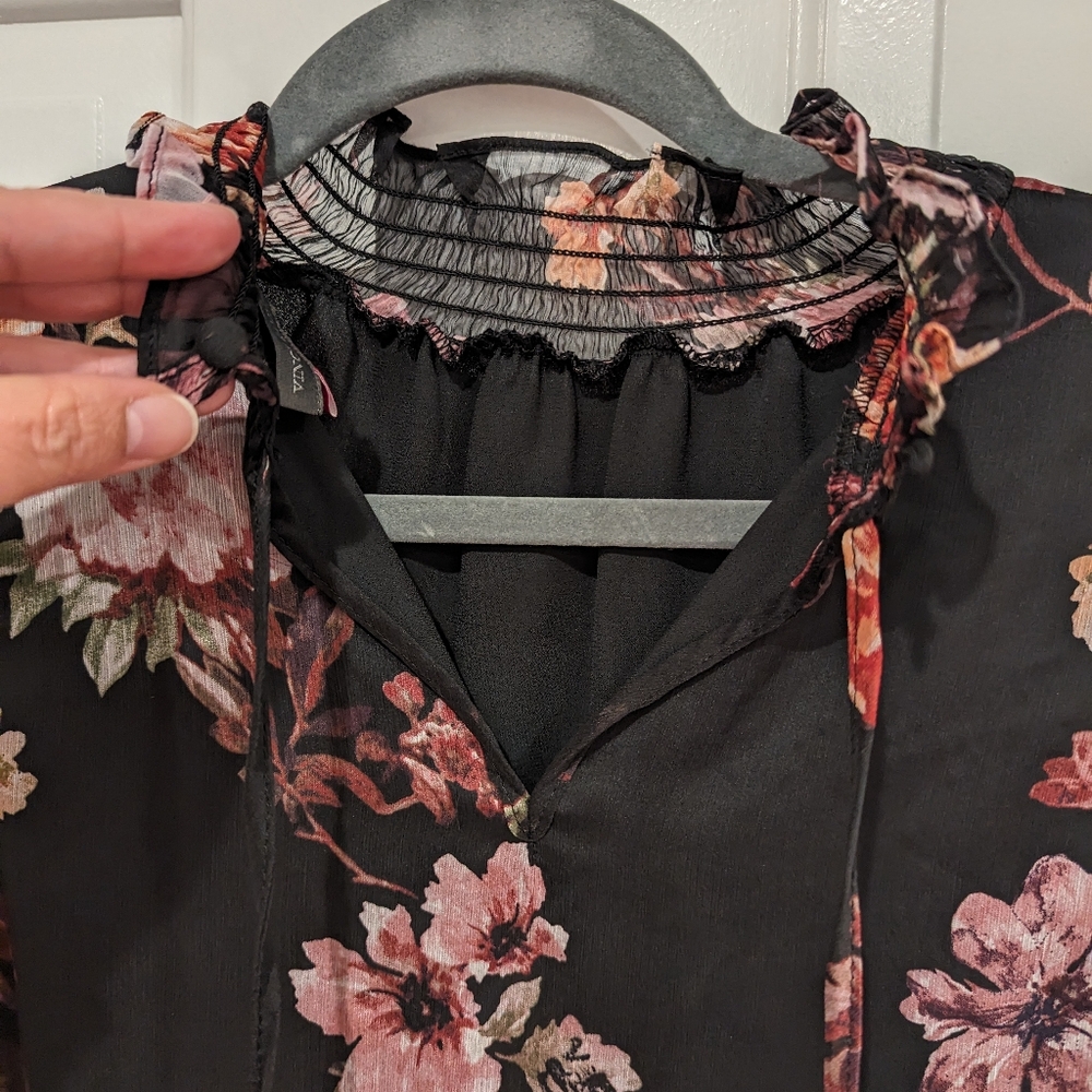 Vince Camuto Garden Fleur Ruffle Neck Blouse, Size Petite XS- Black/ Pink - Picture 5 of 9